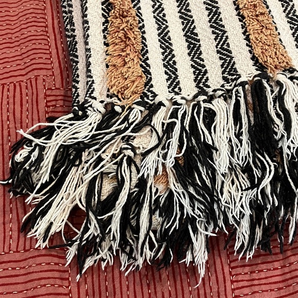Striped Fringe Accent throw Blanket natural tones - Picture 13 of 14